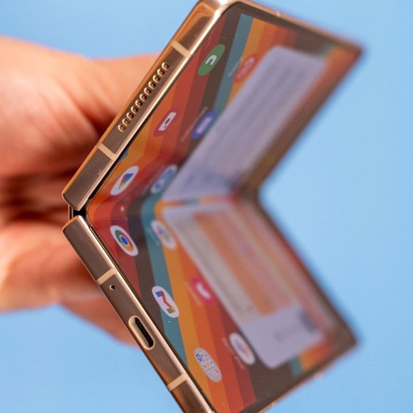 Samsung Galaxy z fold 4 - Picture 1 of 4
